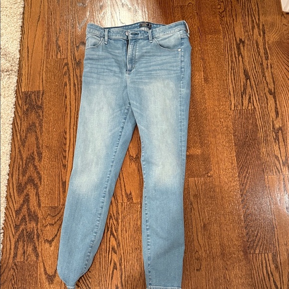Abercrombie and Fitch High Rise Super Skinny Blue Women's Jeans - Picture 1 of 3